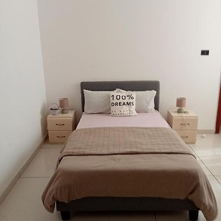 Tricia'S Place - One Family At A Time Apartman Accra Kültér fotó