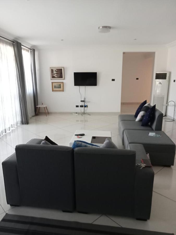 Tricia'S Place - One Family At A Time Apartman Accra Kültér fotó