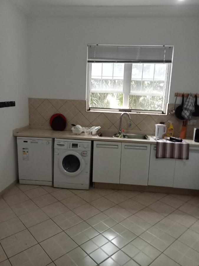 Tricia'S Place - One Family At A Time Apartman Accra Kültér fotó